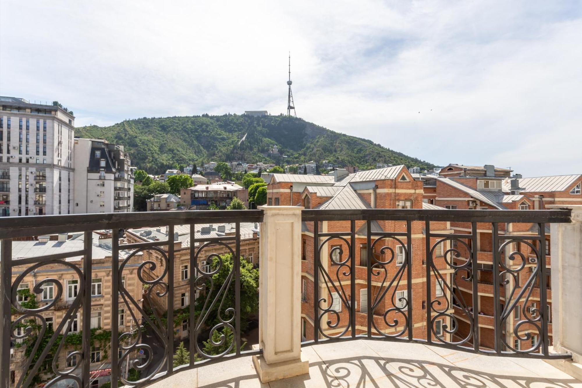 City Luxury Apartment L Tbilisi ภายนอก รูปภาพ